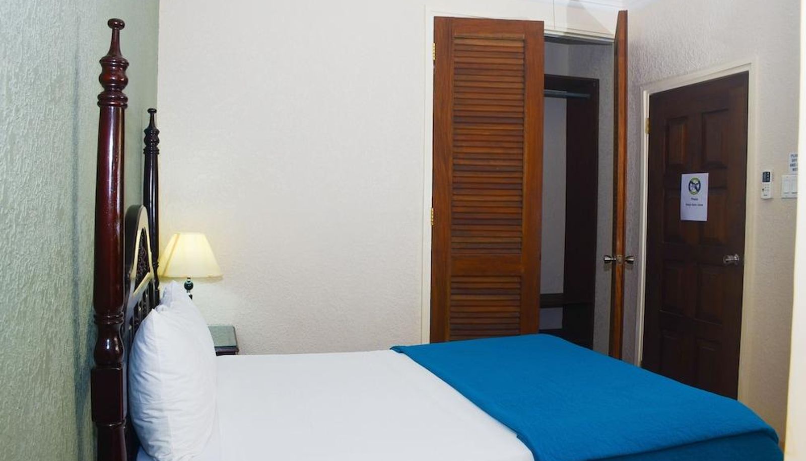 Business room - Reggae Hostel Ocho Rios