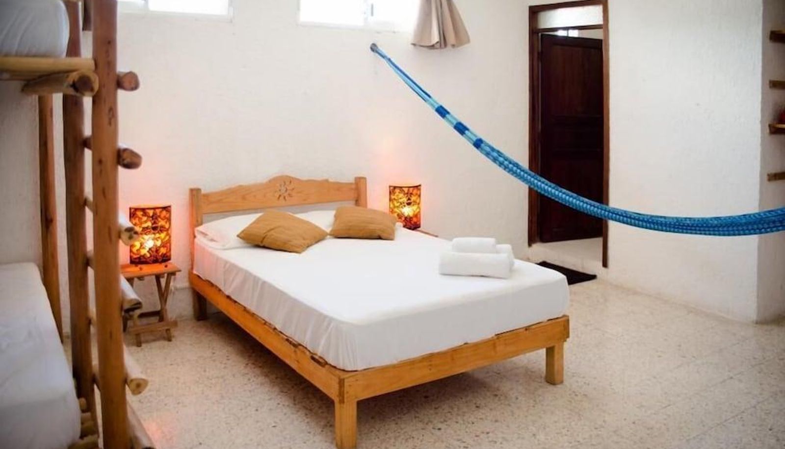 Vierbettzimmer - MayaYoga Hostel