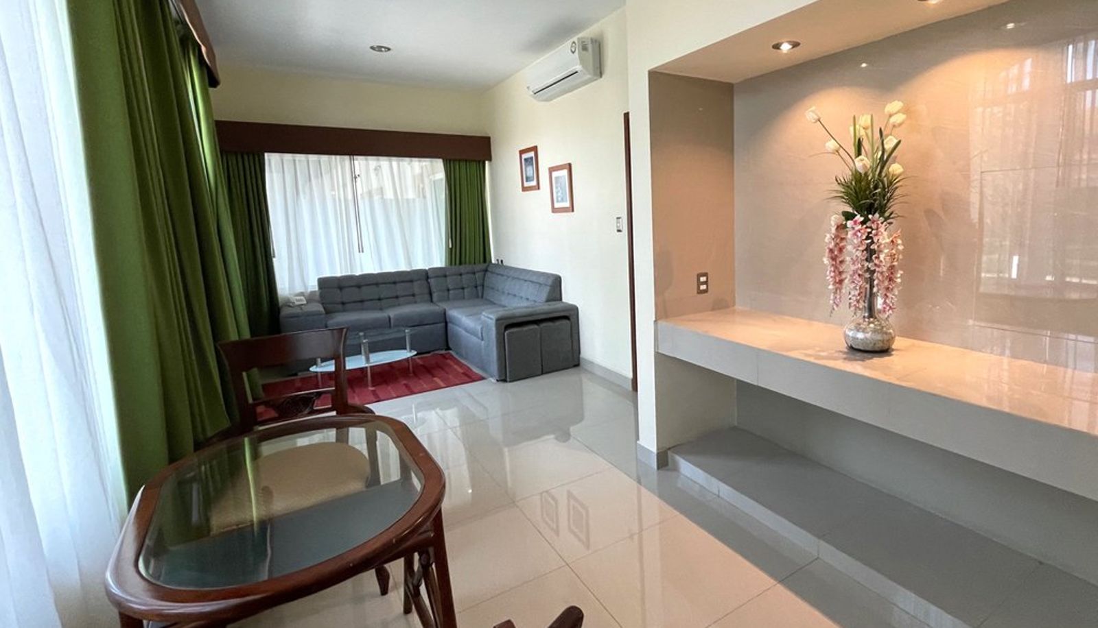 Room - Hotel Ecce Inn