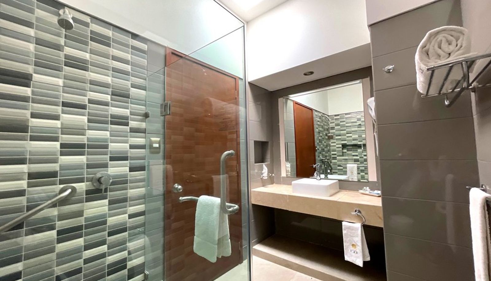 Room - Hotel Ecce Inn