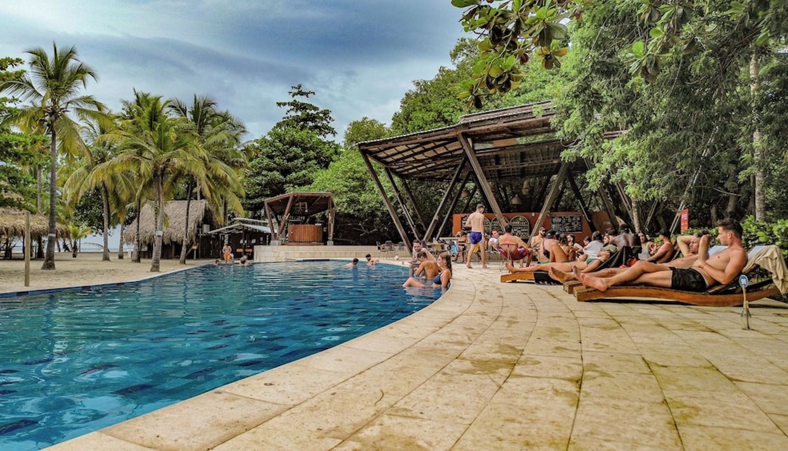 Piscina - Viajero Tayrona Hostel & Ecohabs