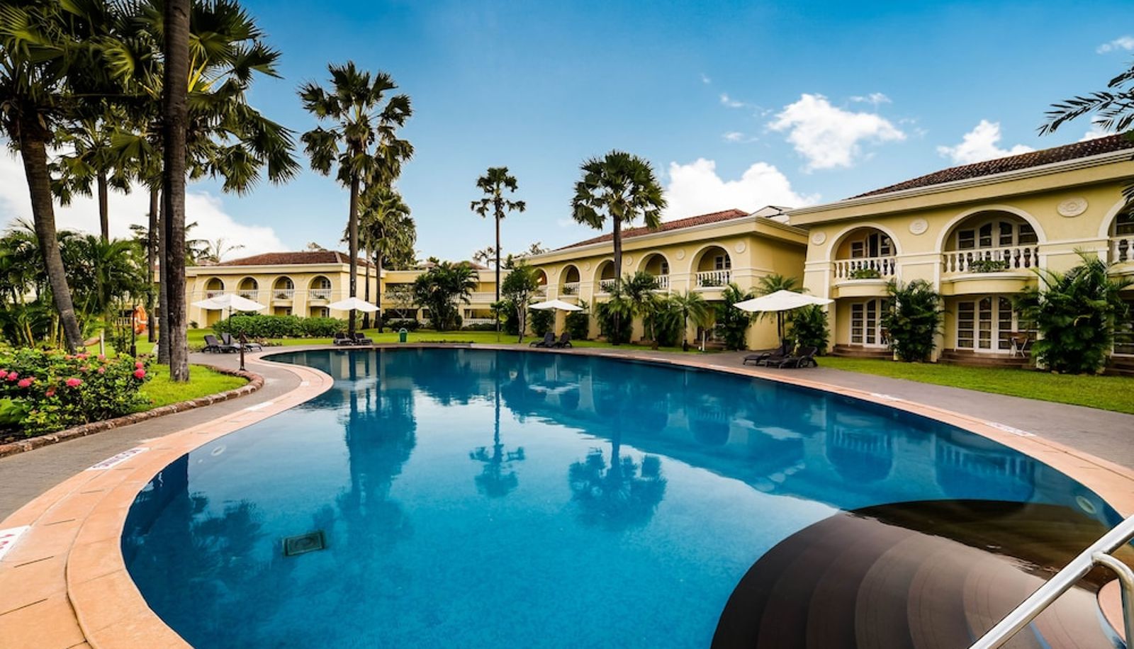 Zwembad - Goa Resort & Casino The Zuri White Sands
