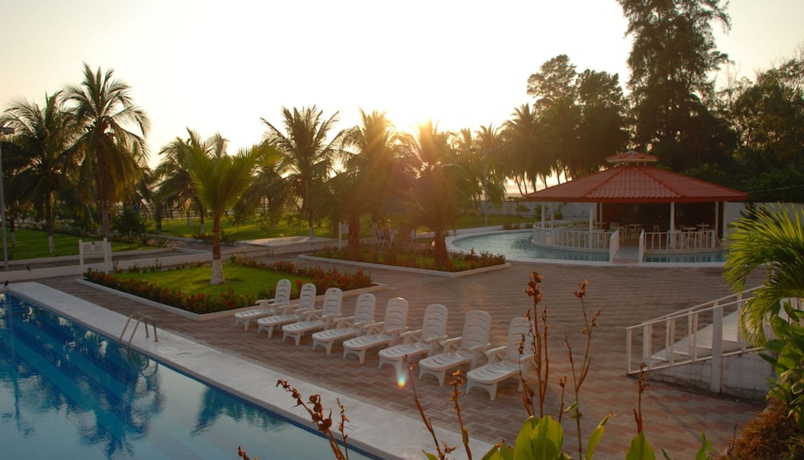 Pool - Hotel Bahia Dorada