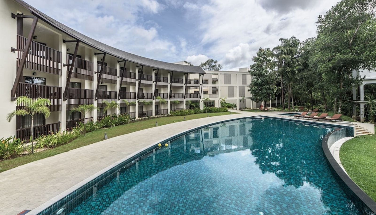 Piscina - Club Mahindra Ashtamudi