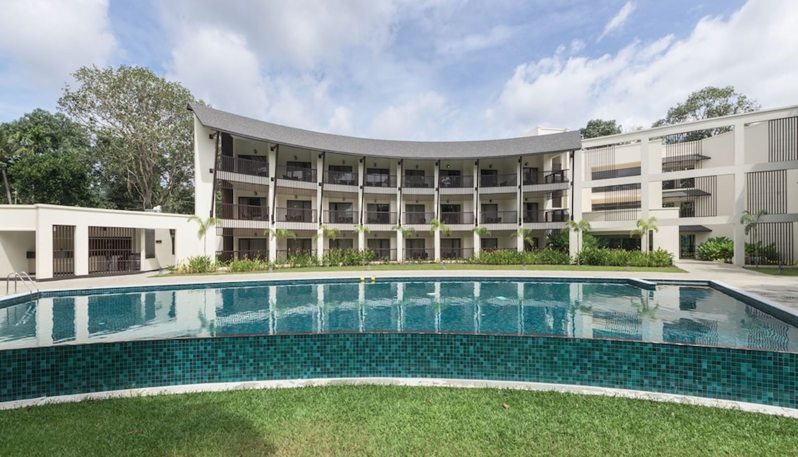 Piscina - Club Mahindra Ashtamudi