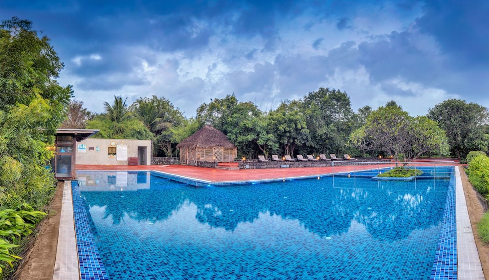 Piscina - Club Mahindra Puducherry