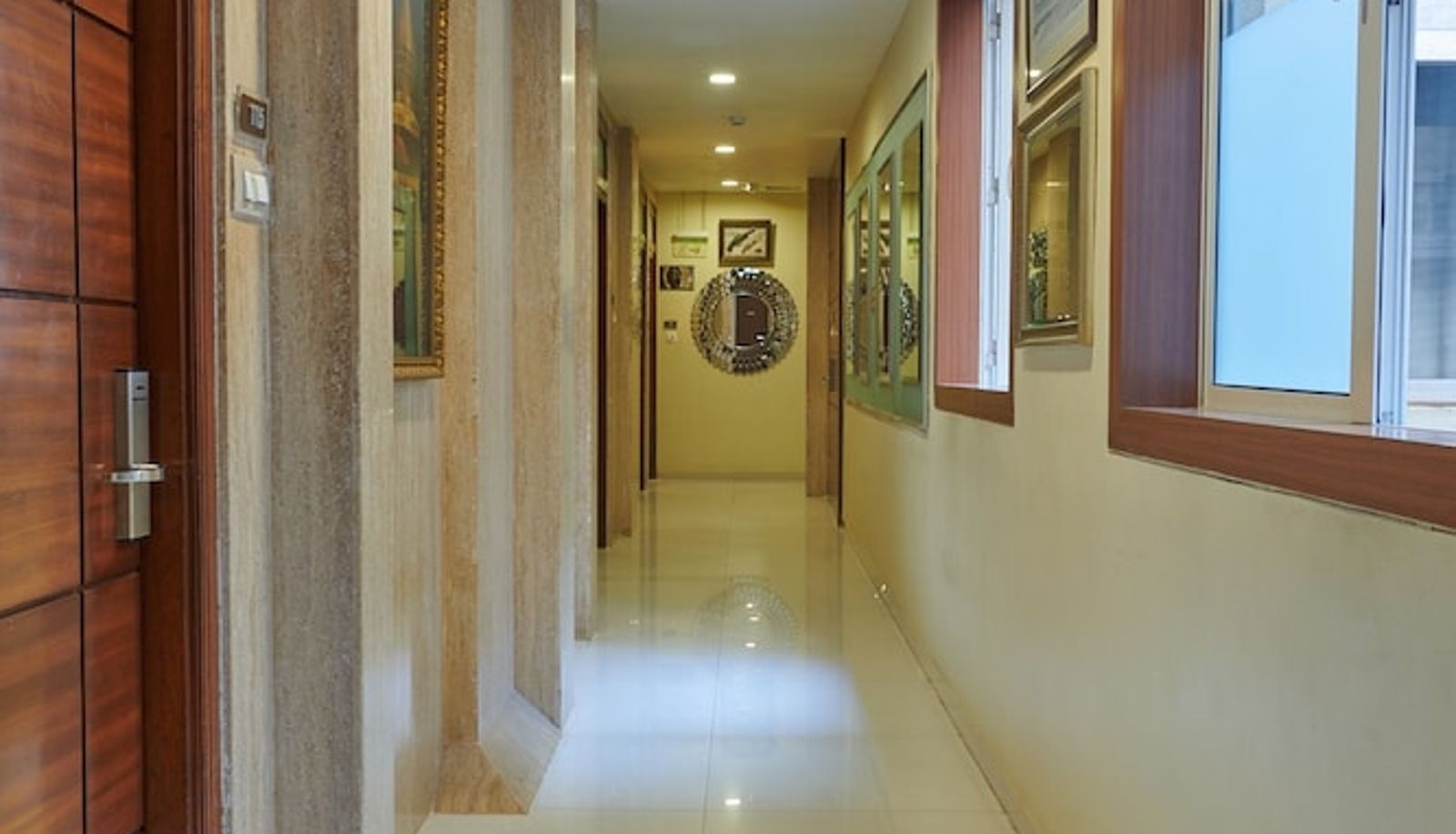 Hal - Bentley Hotel Marine Drive