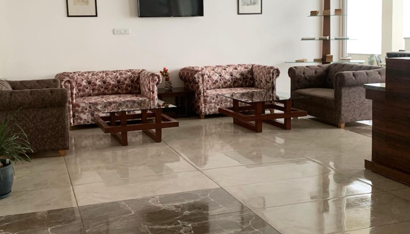 Hall - Hotel Chail Residency