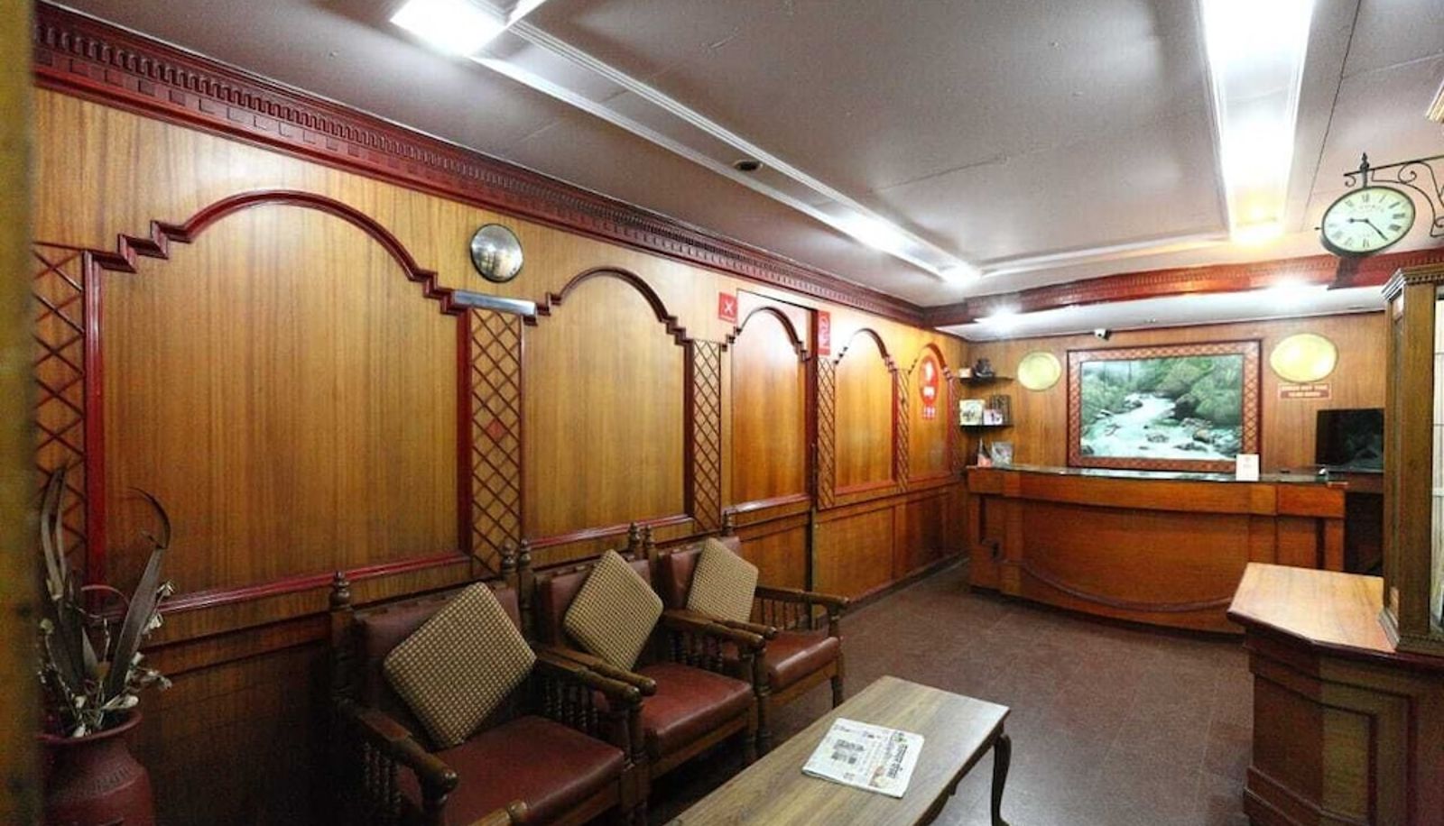 Hall - Hotel Maneck