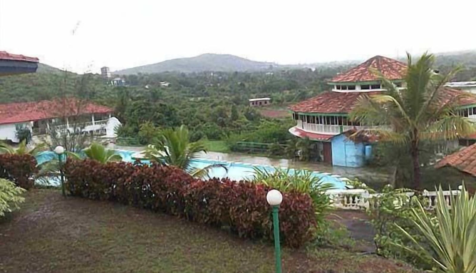 Piscina - Indismart Woodbourne Resort