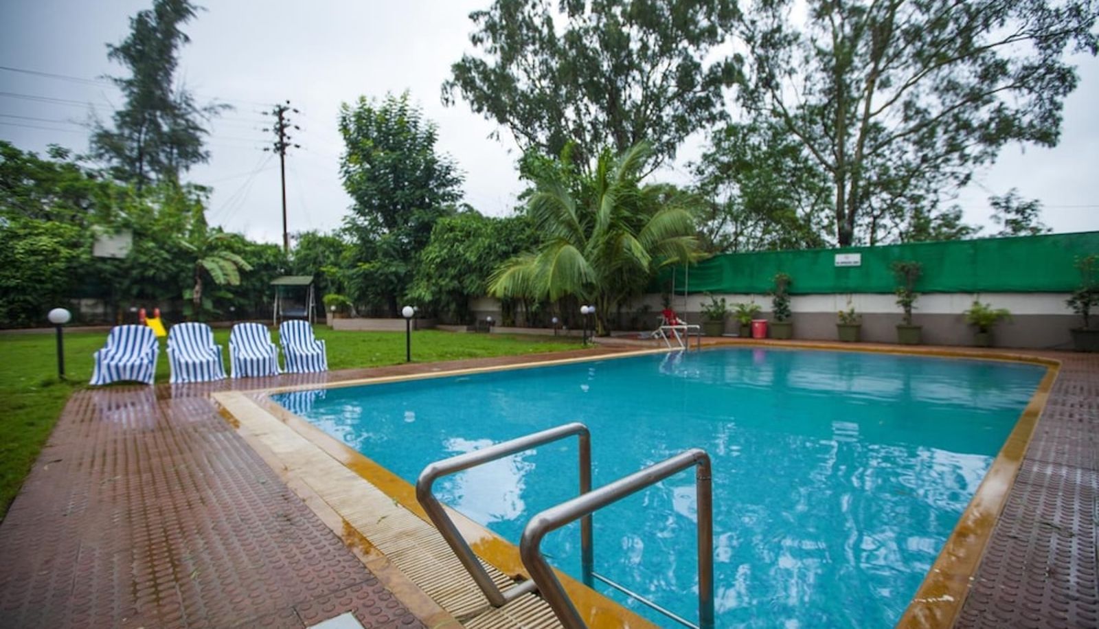 Piscine - Sterling Lonavala