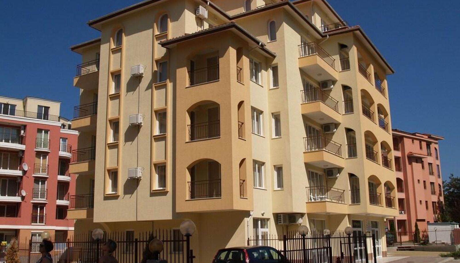 Hotel Außenbreich - Apartment Complex Sunflower