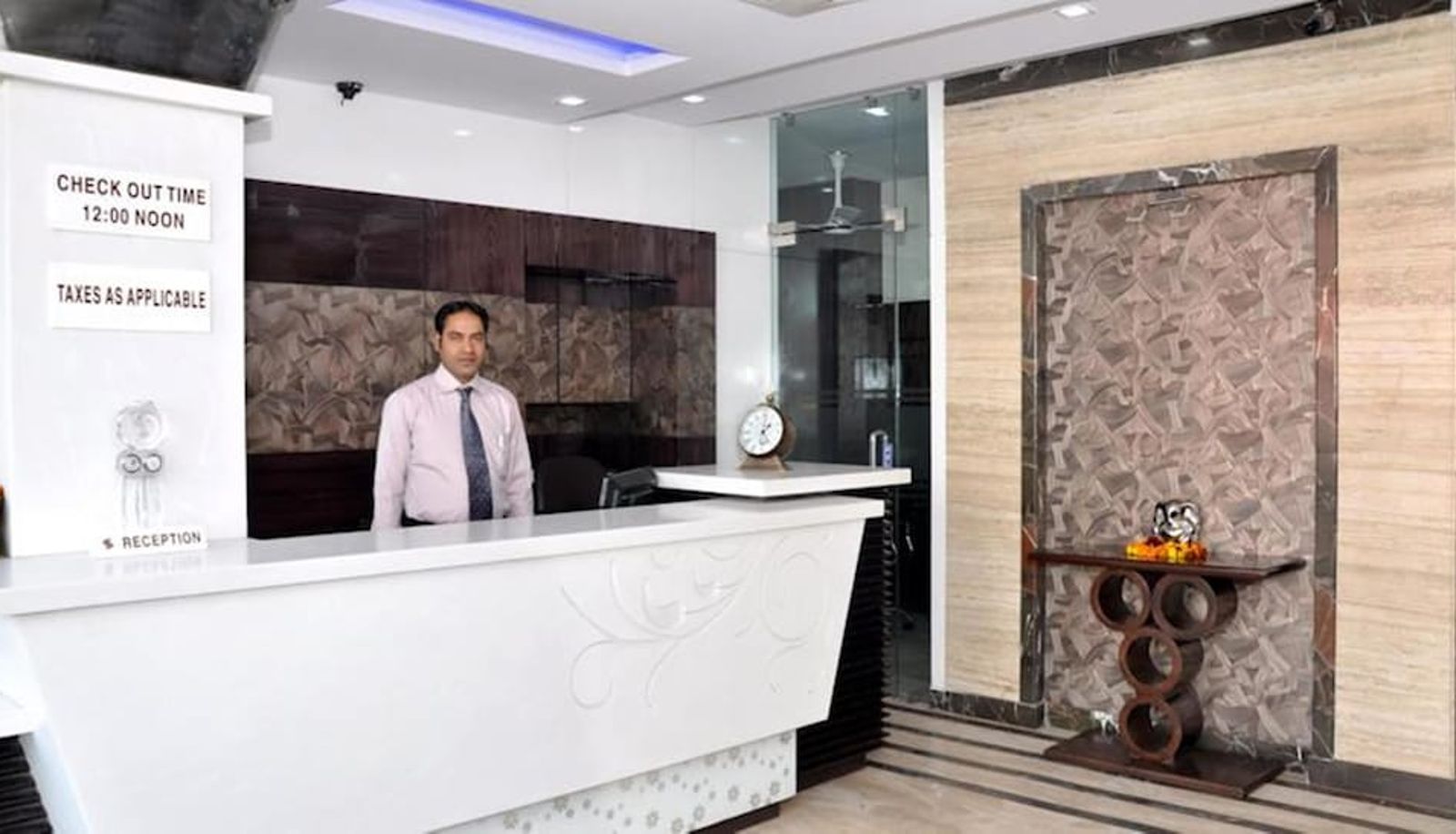 Reception - Hotel Staywell DX