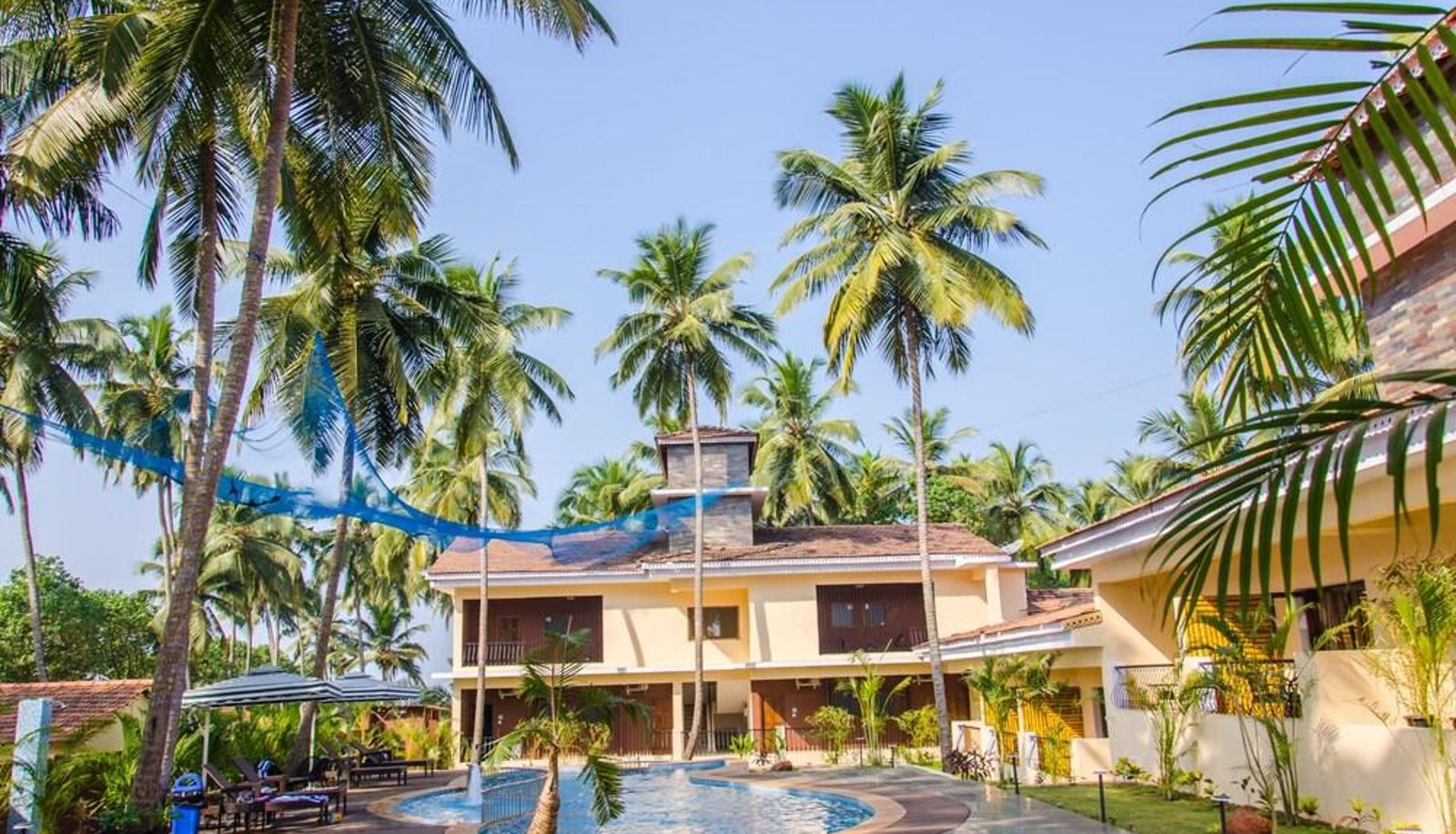 Hotel outdoor area - Sol Fiesta by Himalaya