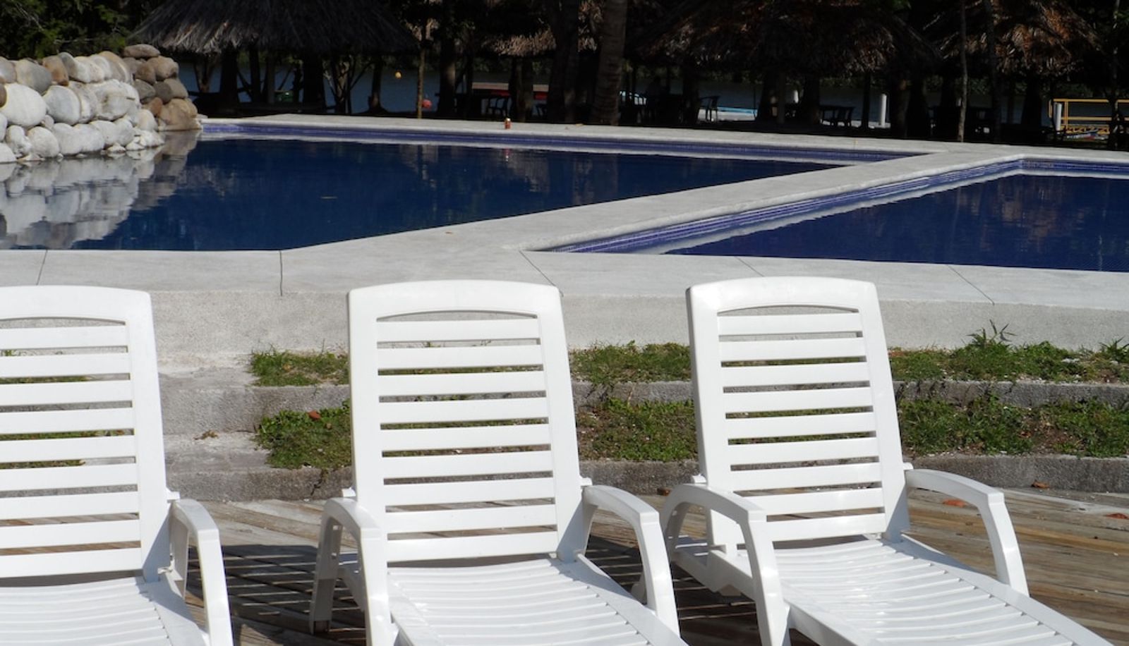 Pool - Puerto Barillas Marina & Lodge