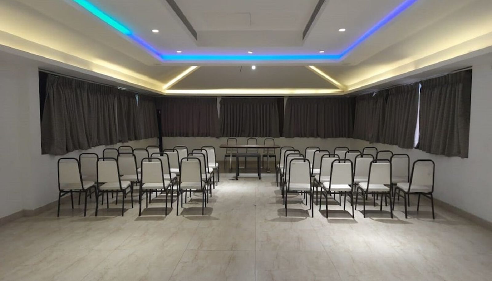 Sala de reuniones - Rainbow Hotel