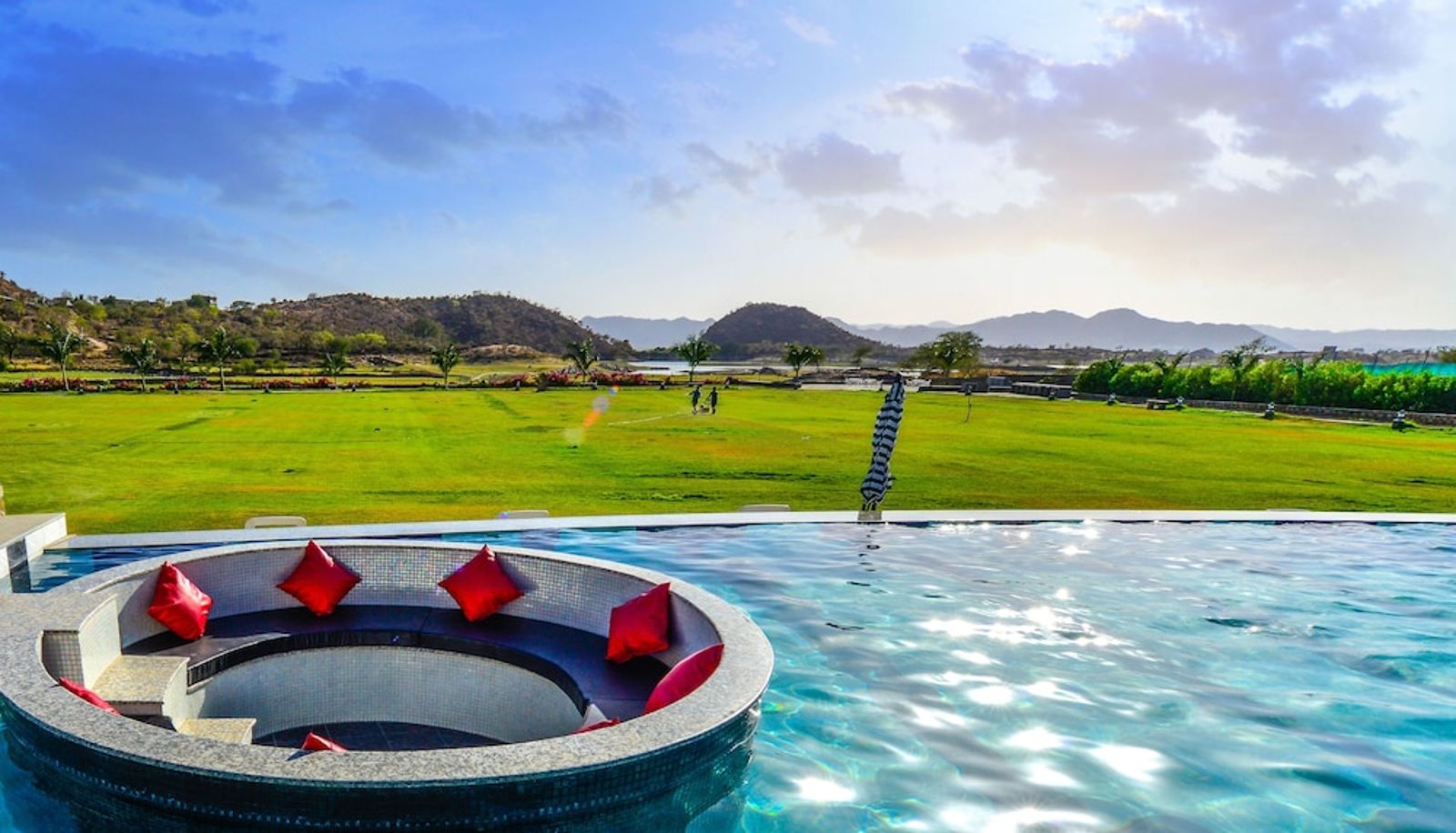 Piscina - Tatsaraasa Resort and Spa Udaipur