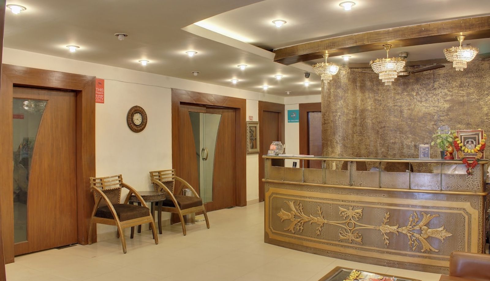 Reception - OYO 358 Hotel Golden Leaf