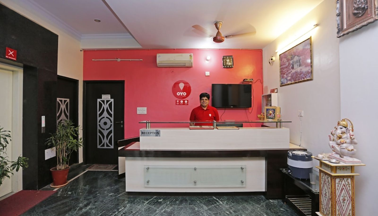 Reception - OYO 352 Hotel DRS 8586 Haveli