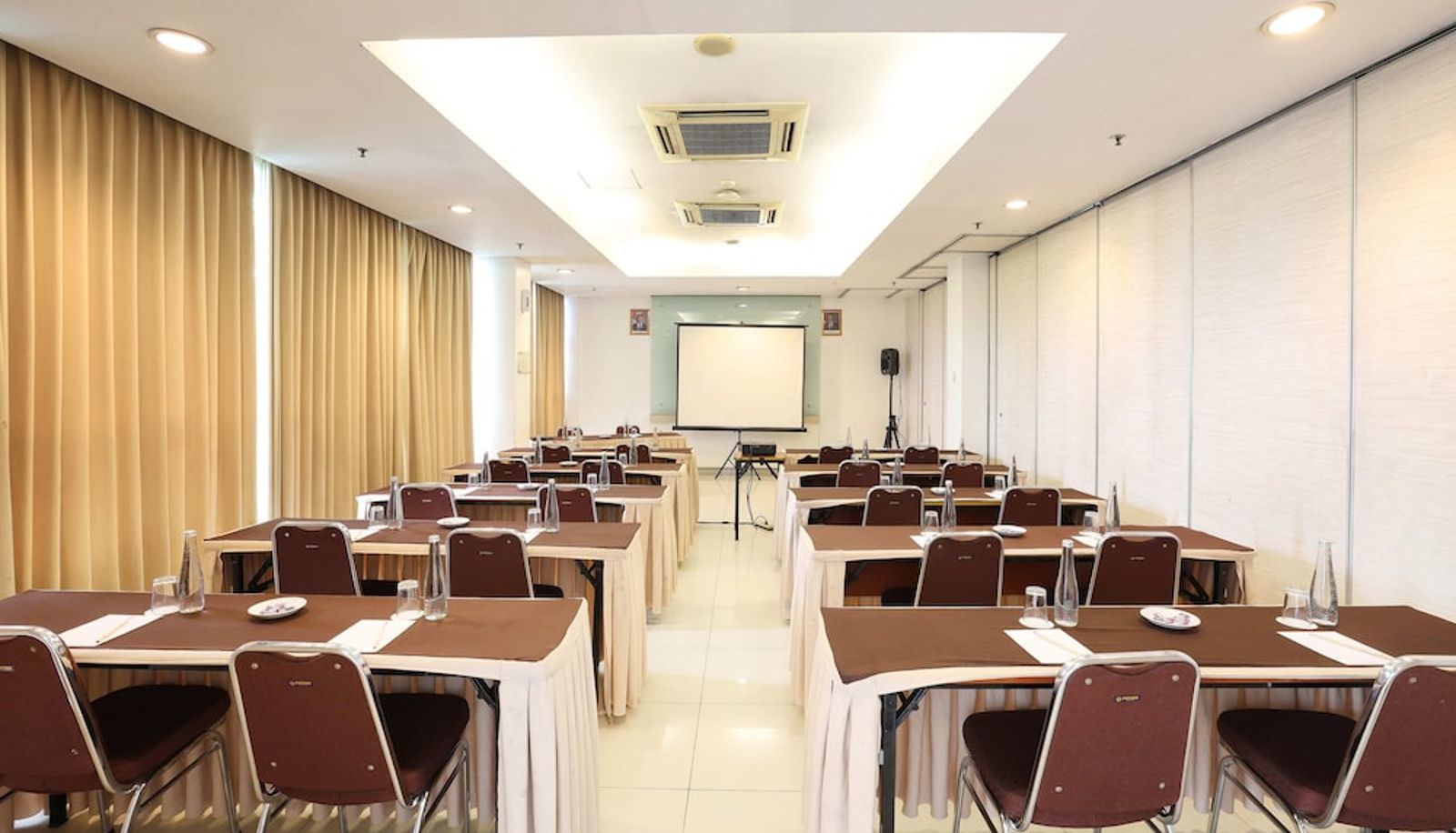 Meetingzimmer - Amaris Hotel Bekasi Barat