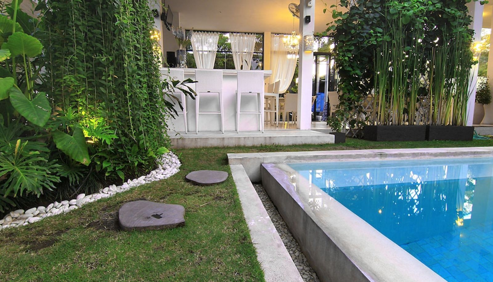 Piscina - La Cabana Hotel and Villas
