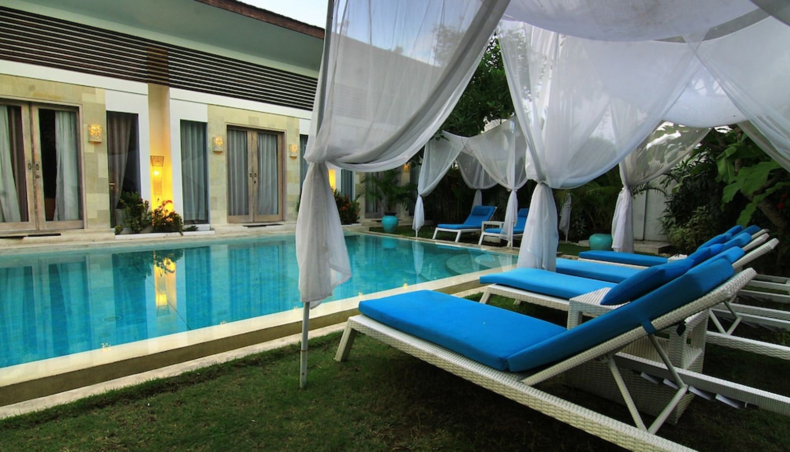 Piscina - La Cabana Hotel and Villas