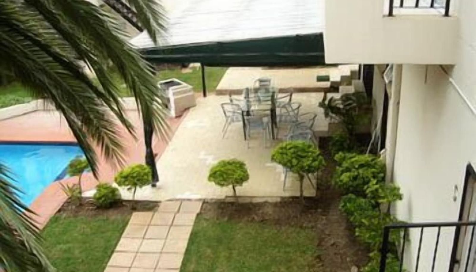 Piscina - Louhallas Bed & Breakfast
