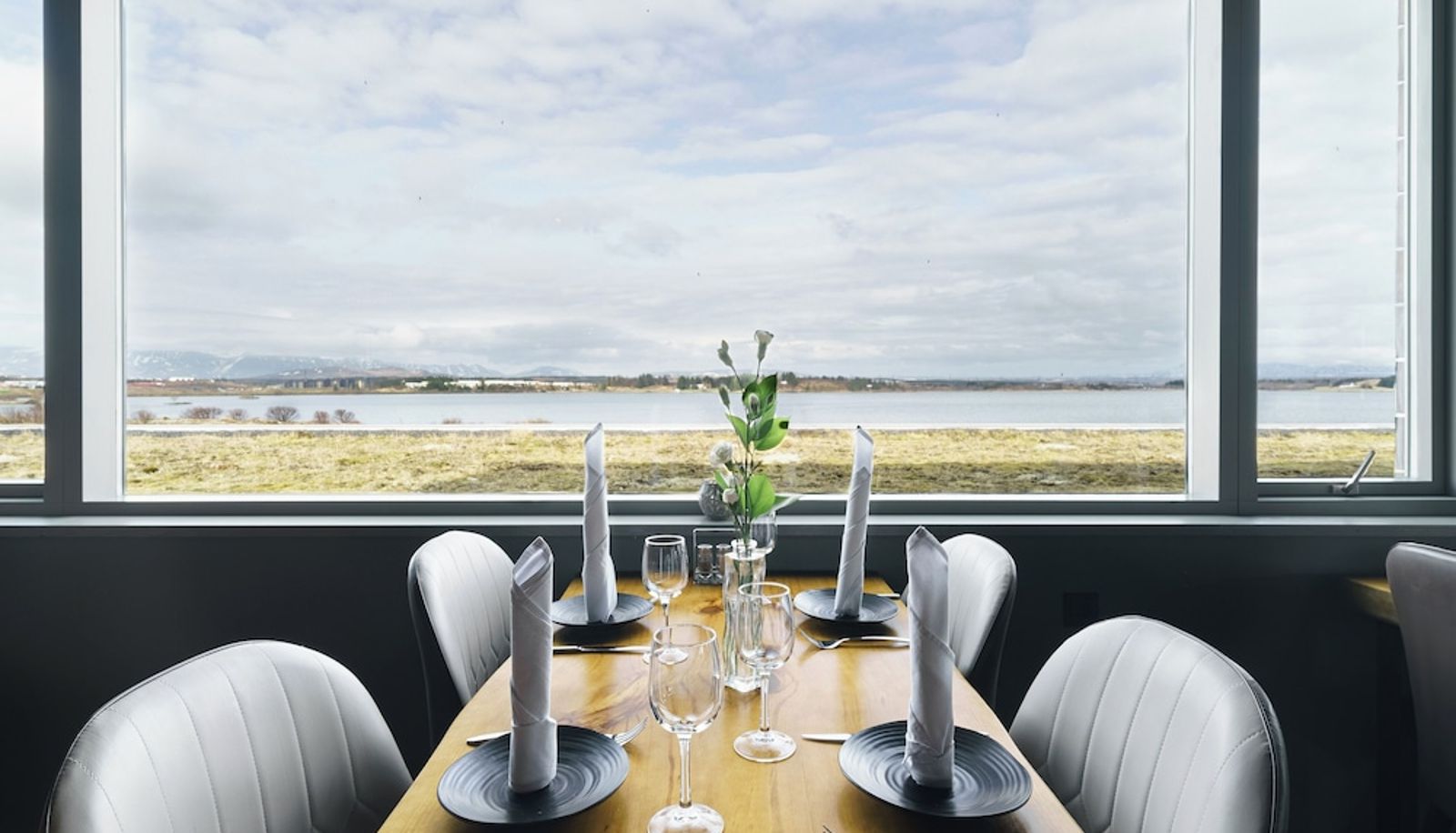 Restaurante - Hotel Kriunes - A city hotel by the lake