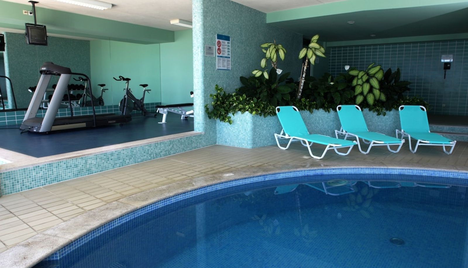 Pool - Madeira Regency Cliff