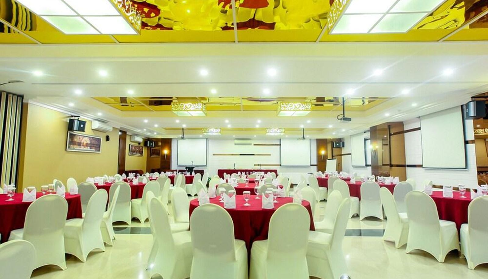 Ballroom - Favor Hotel