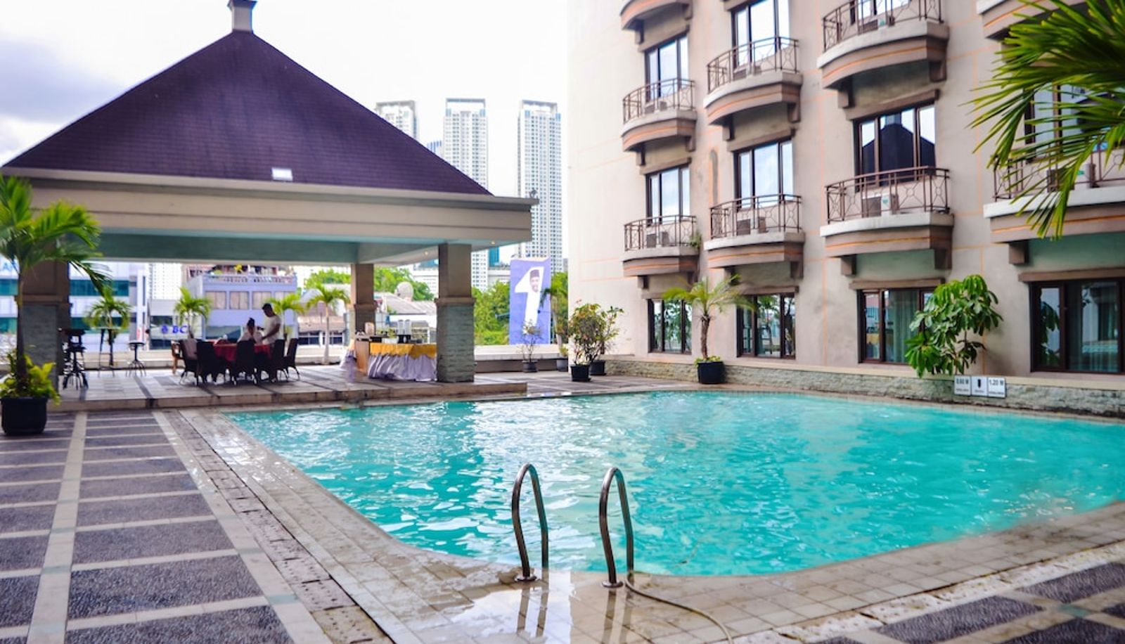 Basen - Mega Anggrek Hotel & Convention