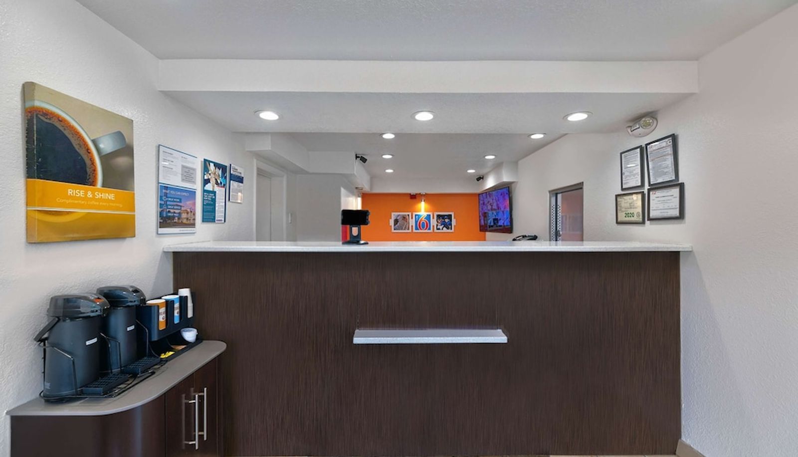 Hall - MOTEL 6 COLUMBUS