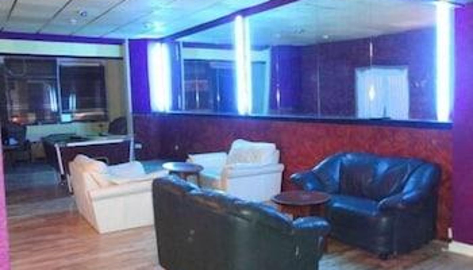 Hall - 100 Pipers Hotel