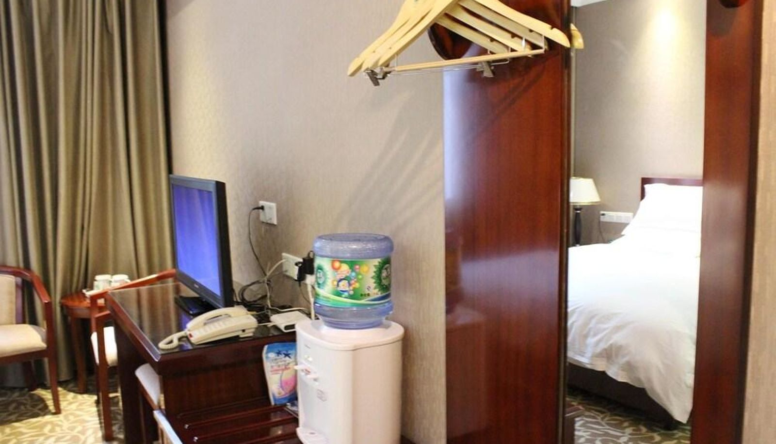 Standard room - Greentree Inn