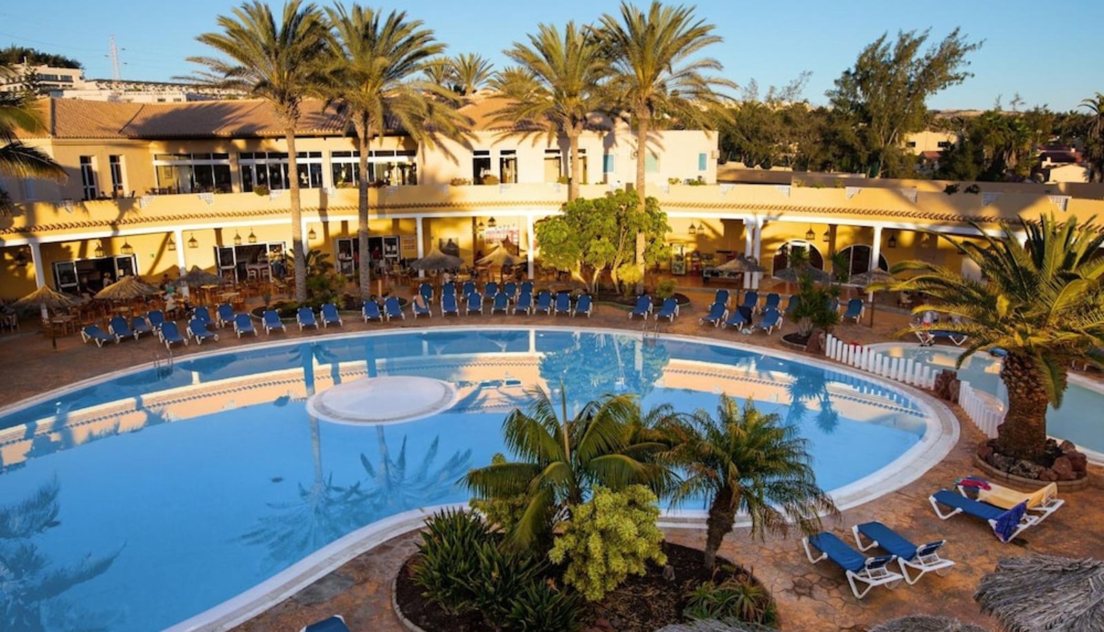 Piscine - Hotel Royal Suite