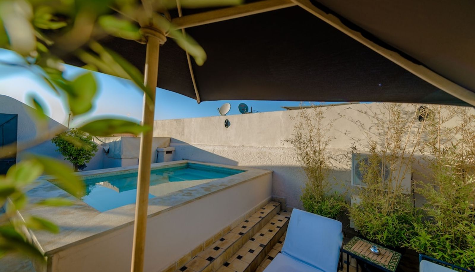 Basen - Riad Amina