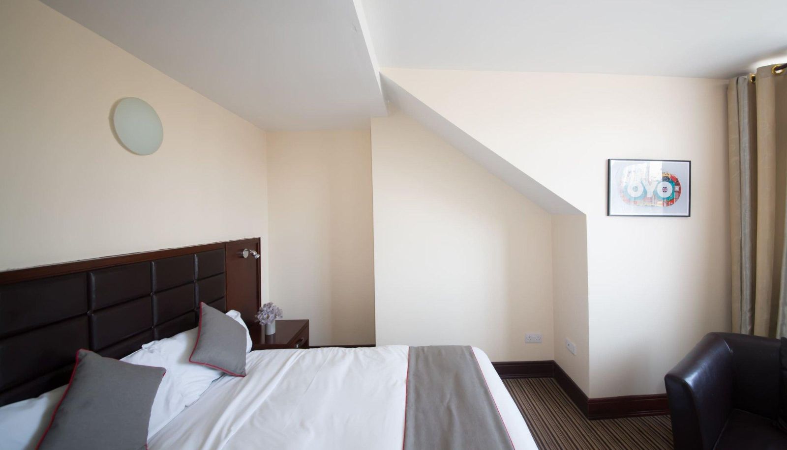 Room - William's Hillsborough Apartments