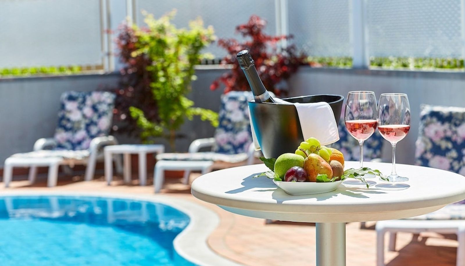 Piscina - Hotel Villa Lilla