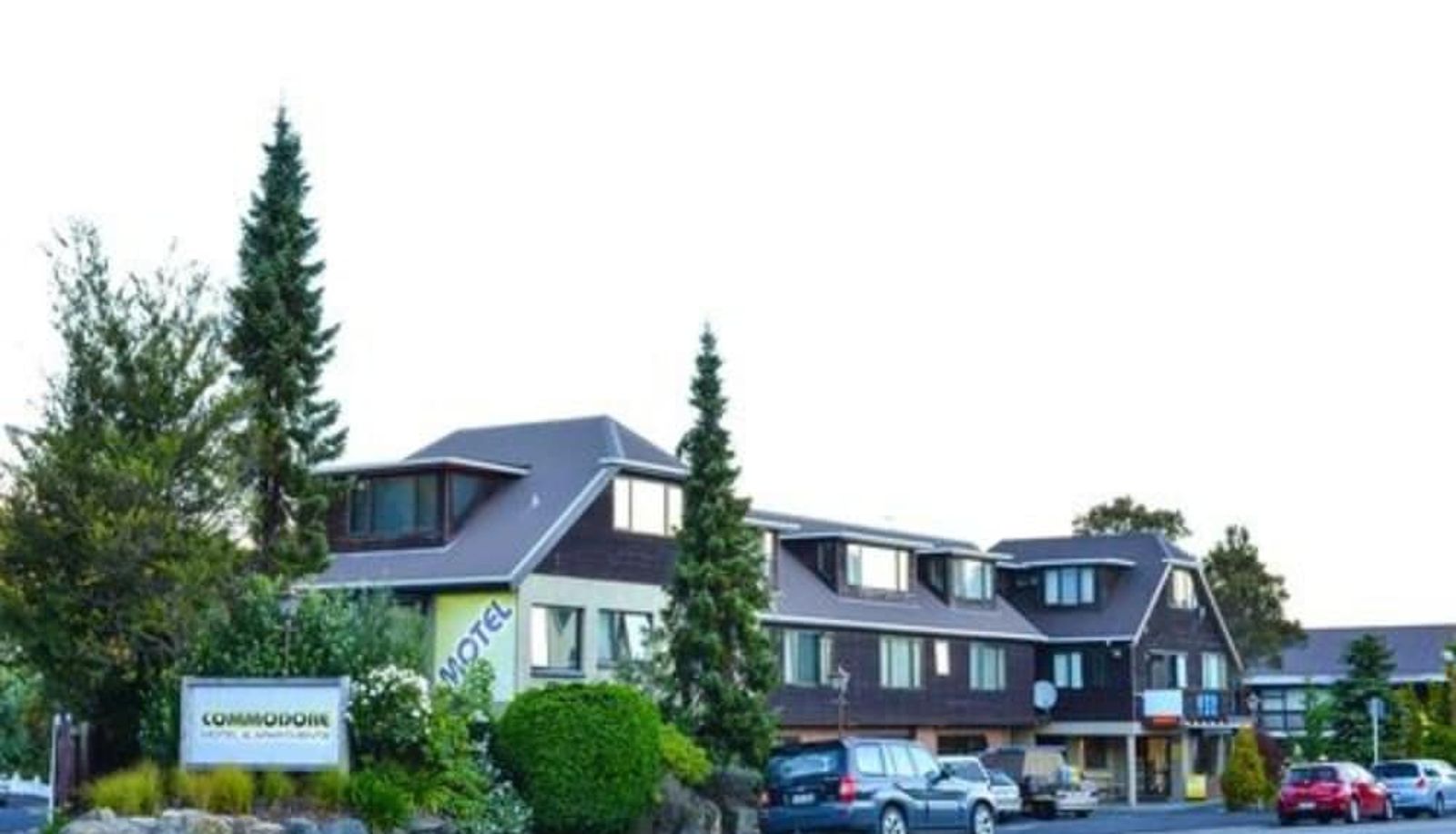Info - Commodore Motels