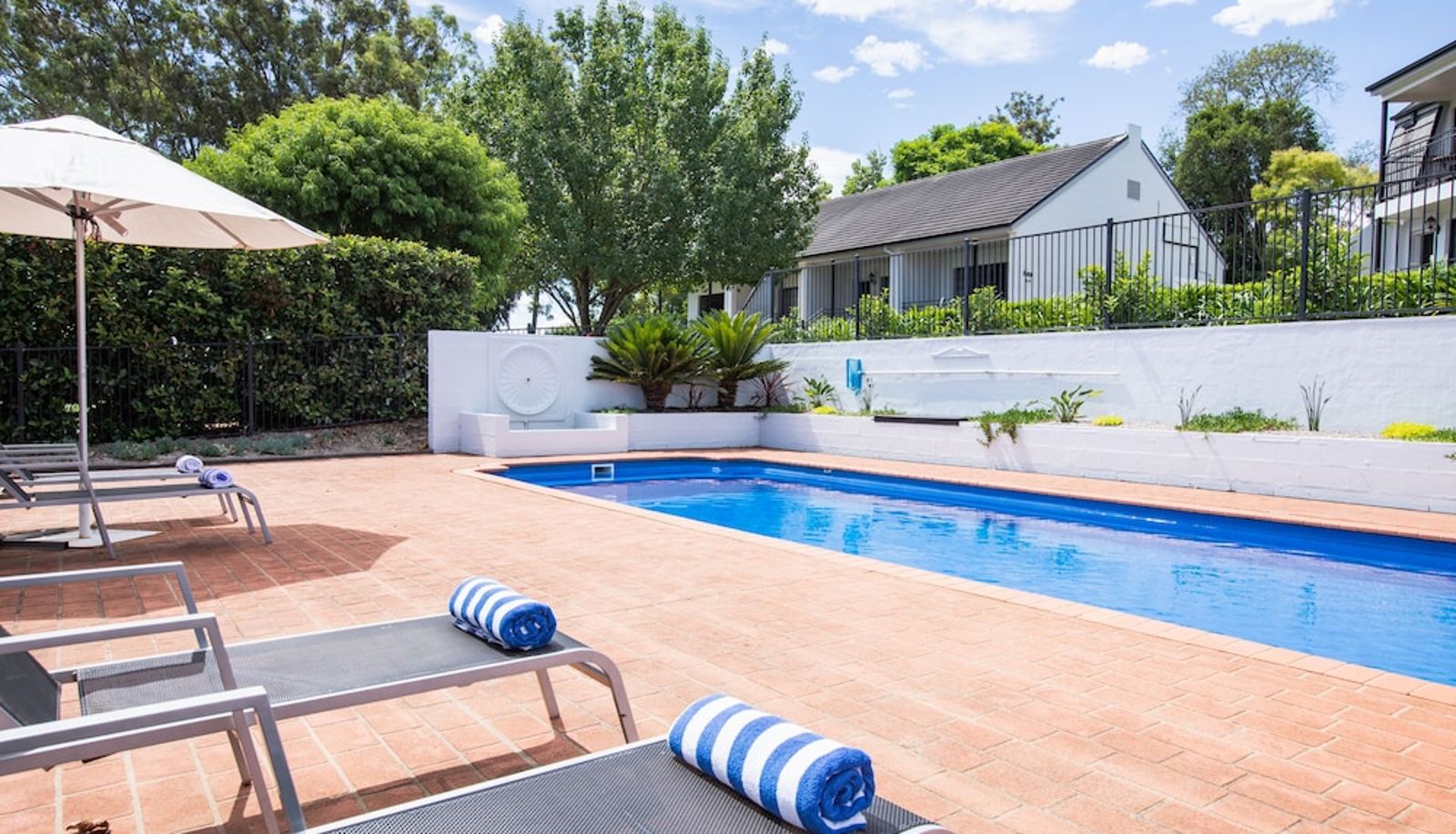 Pool - Camden Valley Inn