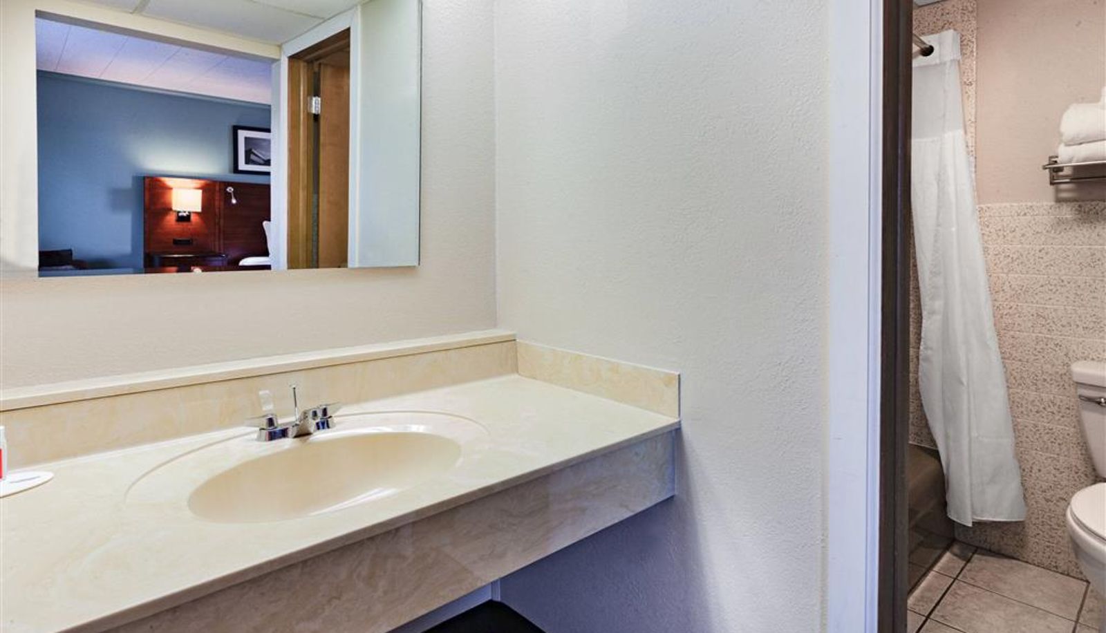 Kamer - Days Inn & Suites by Wyndham St. Ignace Lakefront