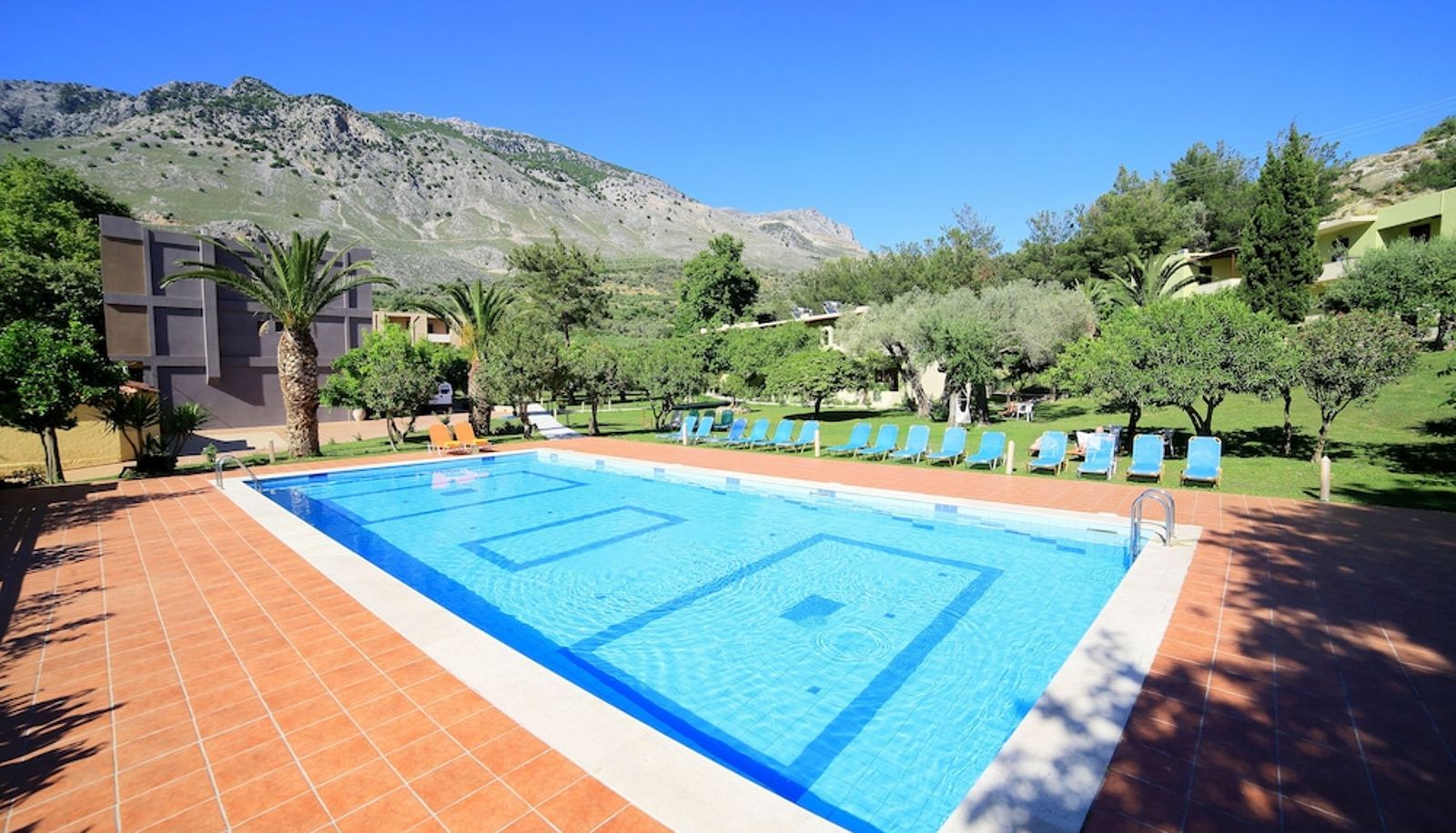 Pool - Idi Hotel