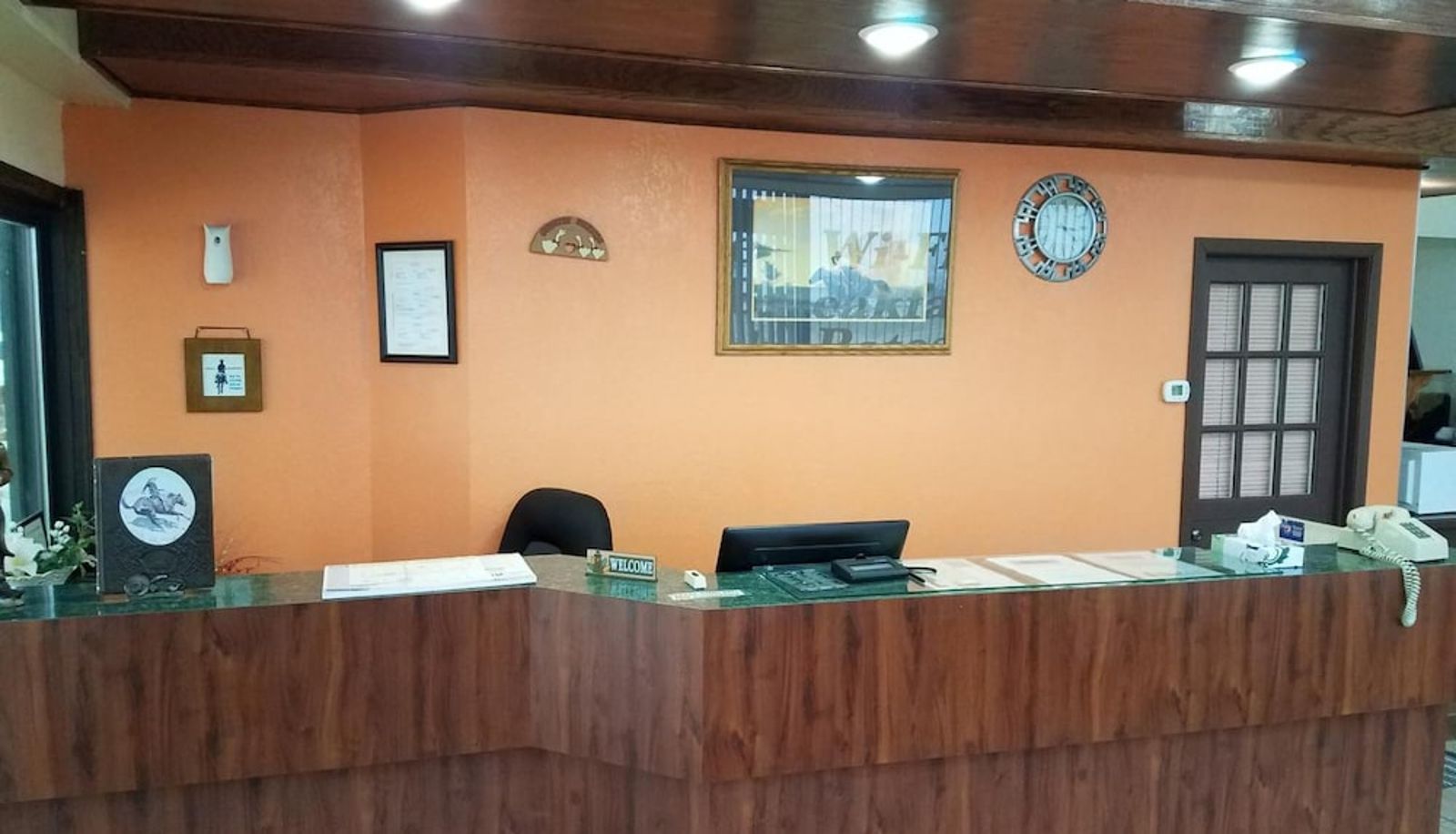 Lobby - Western Inn South