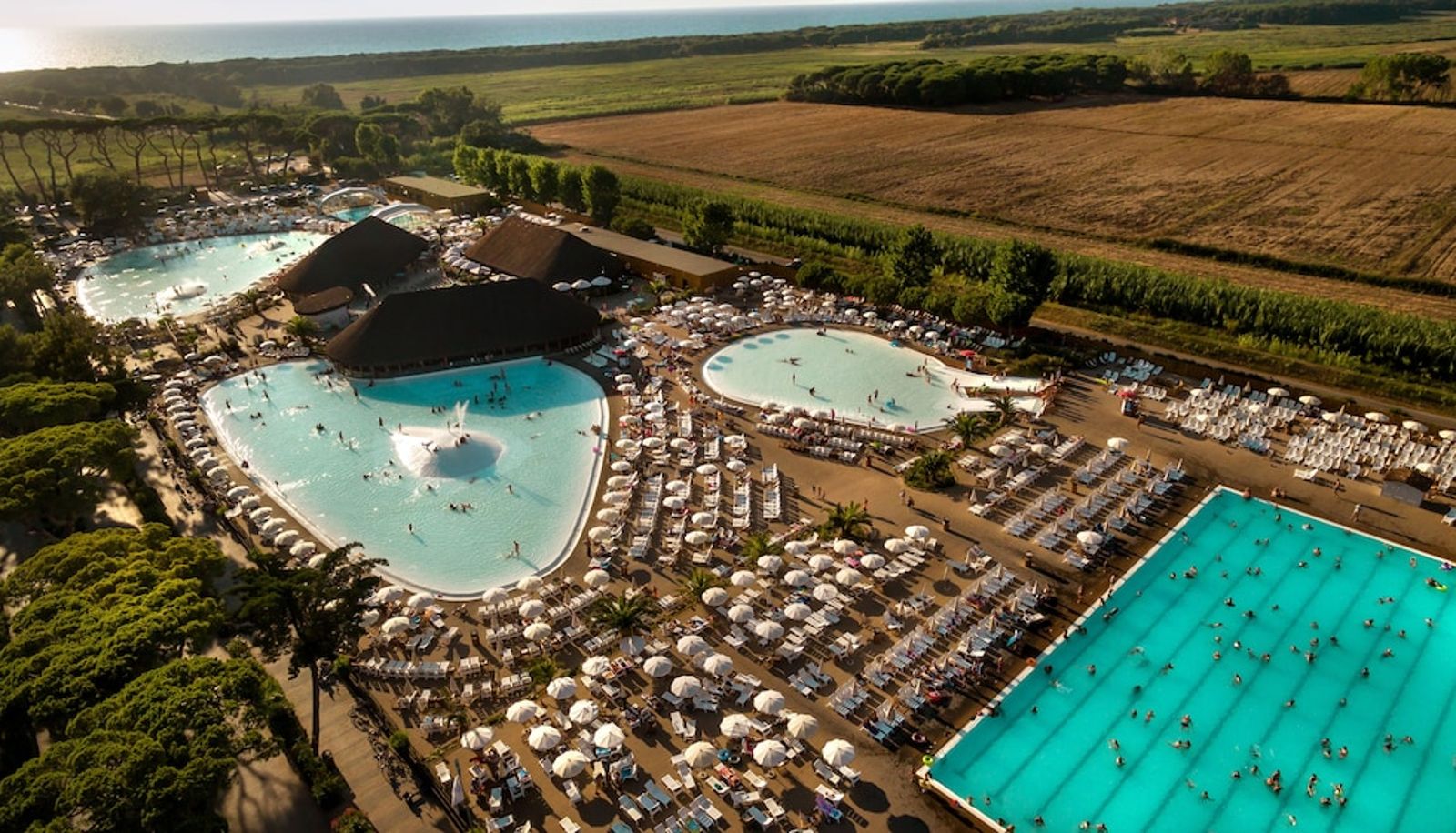 Basen - Hu Park Albatros Village