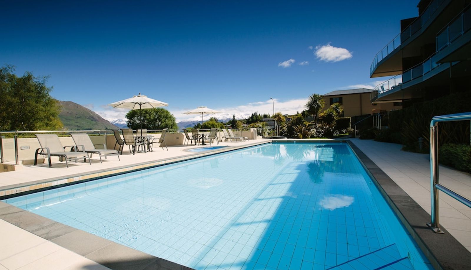 Piscine - Lakeside Apartments