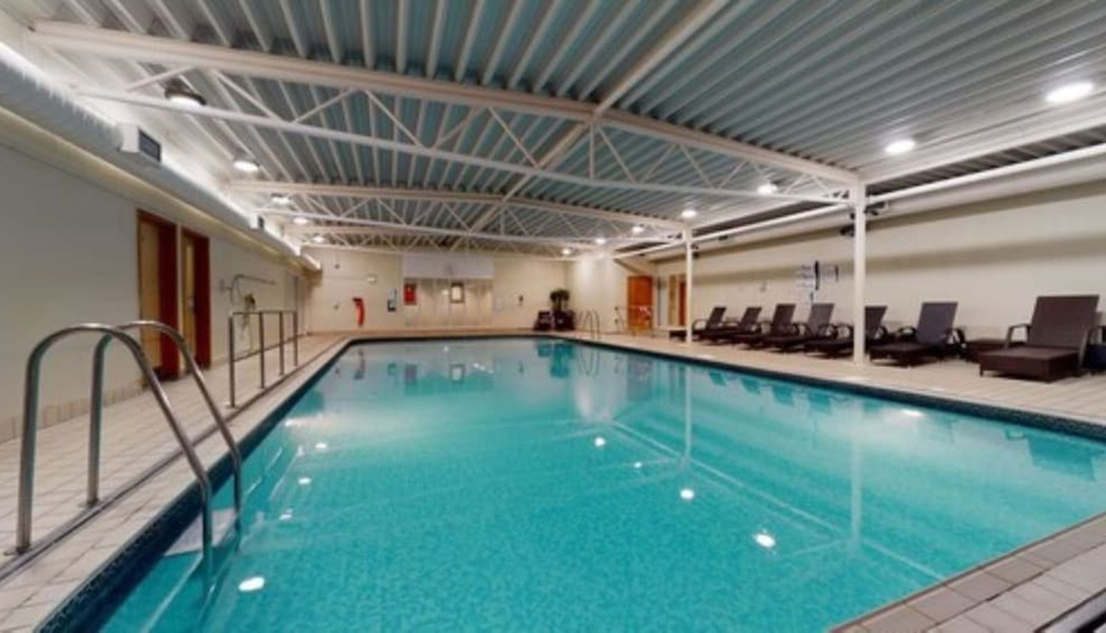 Piscina - Holiday Inn GUILDFORD by IHG