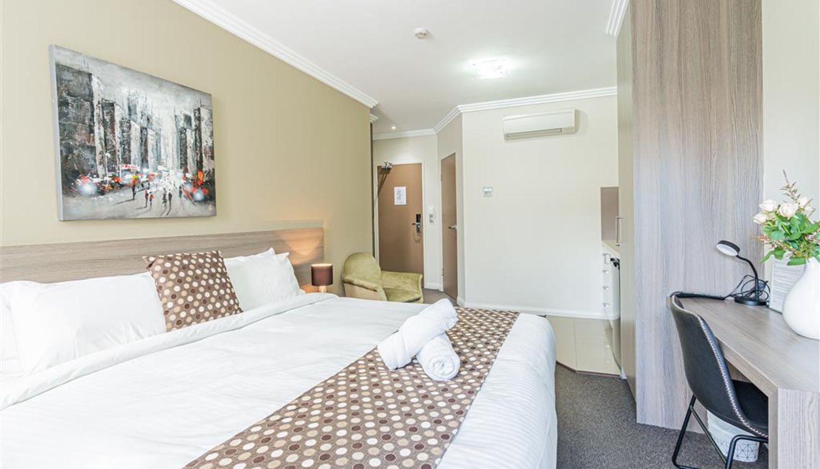 Camera - Best Western Plus Camperdown Suites