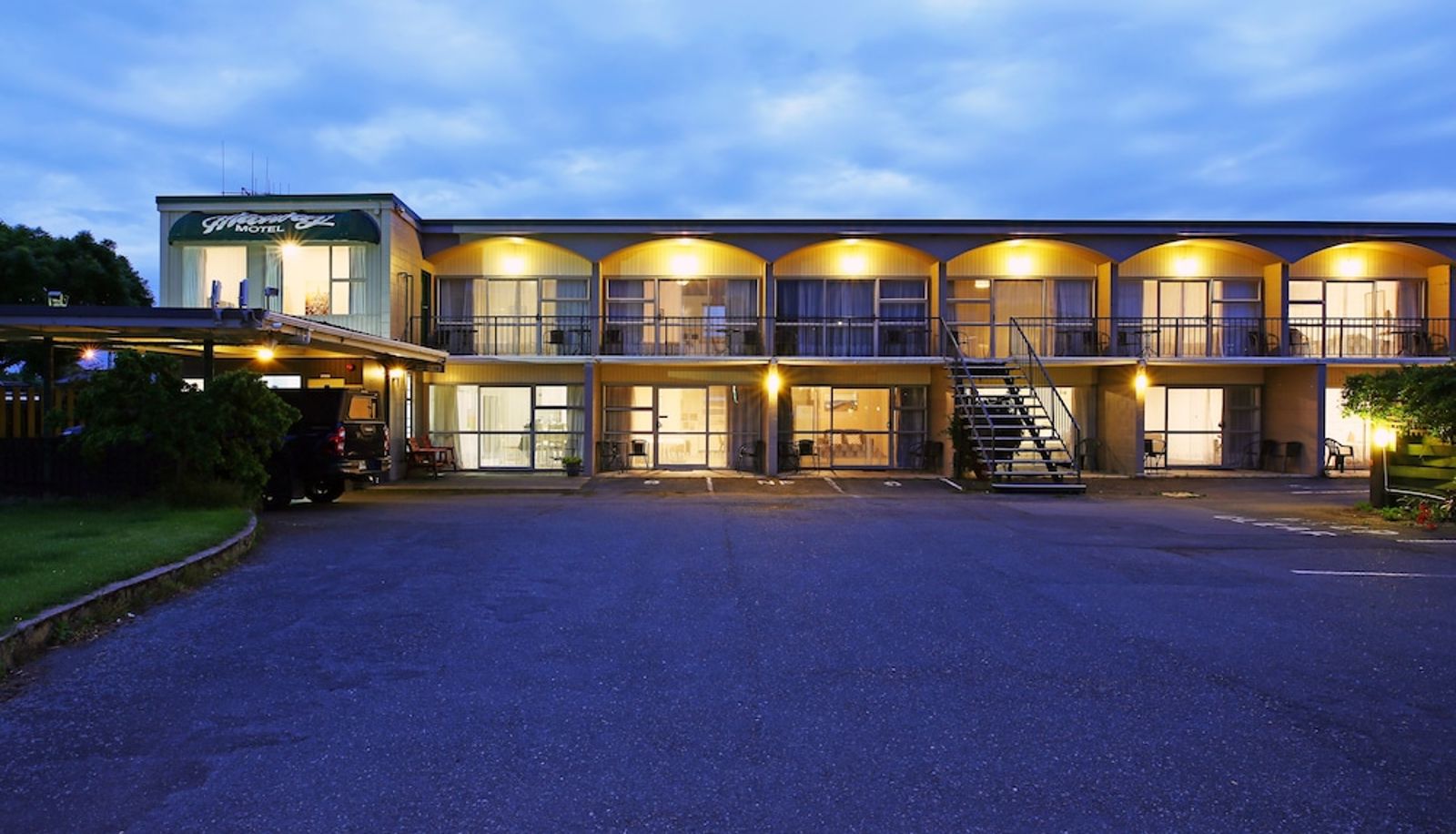 Info - 289 Midway Motel