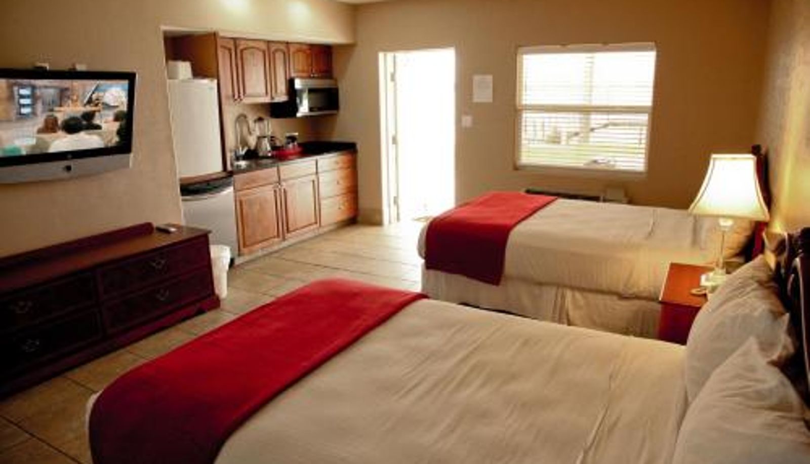 Room - Lake Grassy Inn & Suites