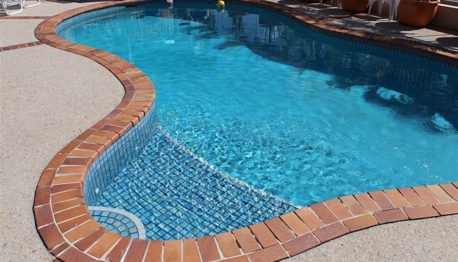 Piscina - Le Lavandou Holiday Apartments